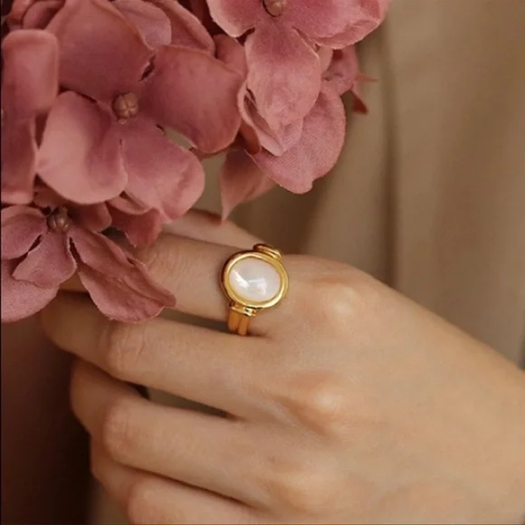 18K Gold Plated Mother of pearl tag Ring - Picture 5 of 9